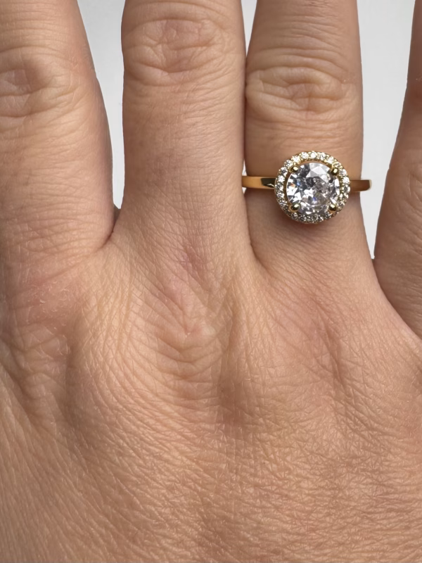 Anillo de diamante redondo