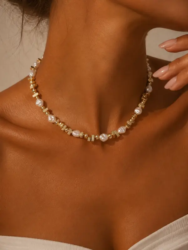 d8210cf0-3088-4aab-861c-75017440c77e Classy Pearl Necklace